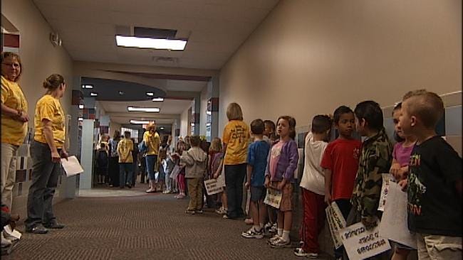 Monday Was Moving Day At One Broken Arrow Elementary School Monday Was Moving Day At One Broken Arrow Elementary School