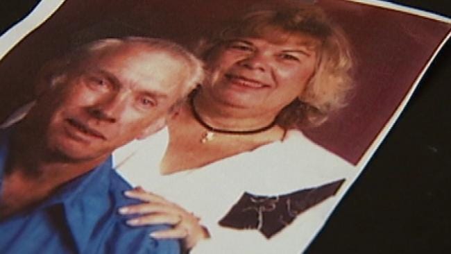 Good Samaritan With Unexpected Personal Connection Returns Lost Purse