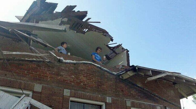 Neighbors Help Neighbors Dig Out From Quapaw Tornado