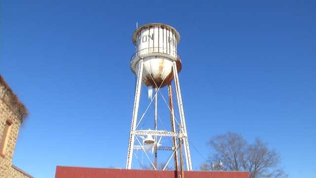 Giant Icicles Form On Pawnee Town Water Tower After Leak