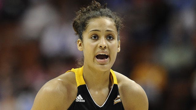 Diggins Leads Shock In Rout Of San Antonio