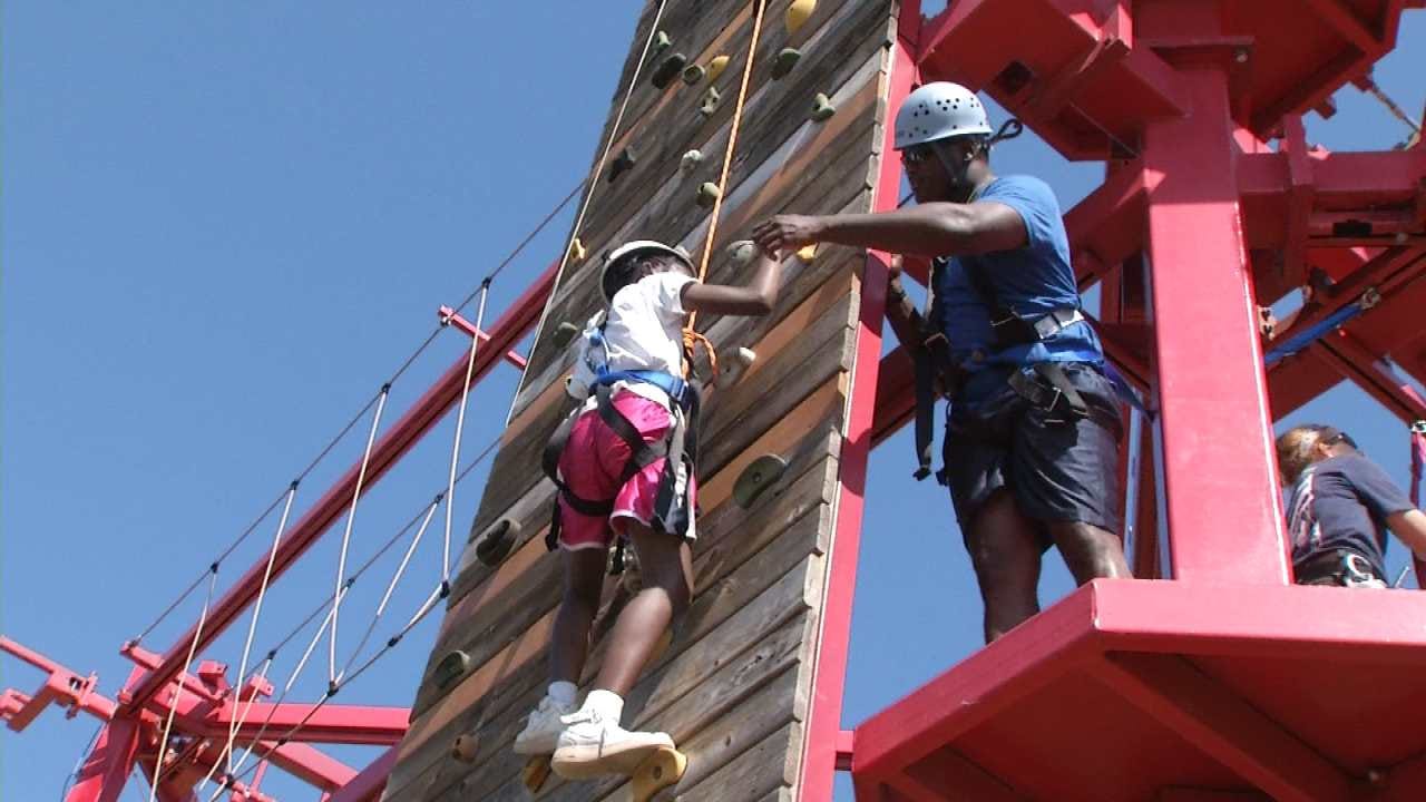 Tulsa Police, Kids Work Together On Ropes Course