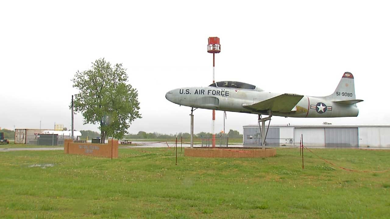 Skiatook Community Sprucing Up Aging Aircraft