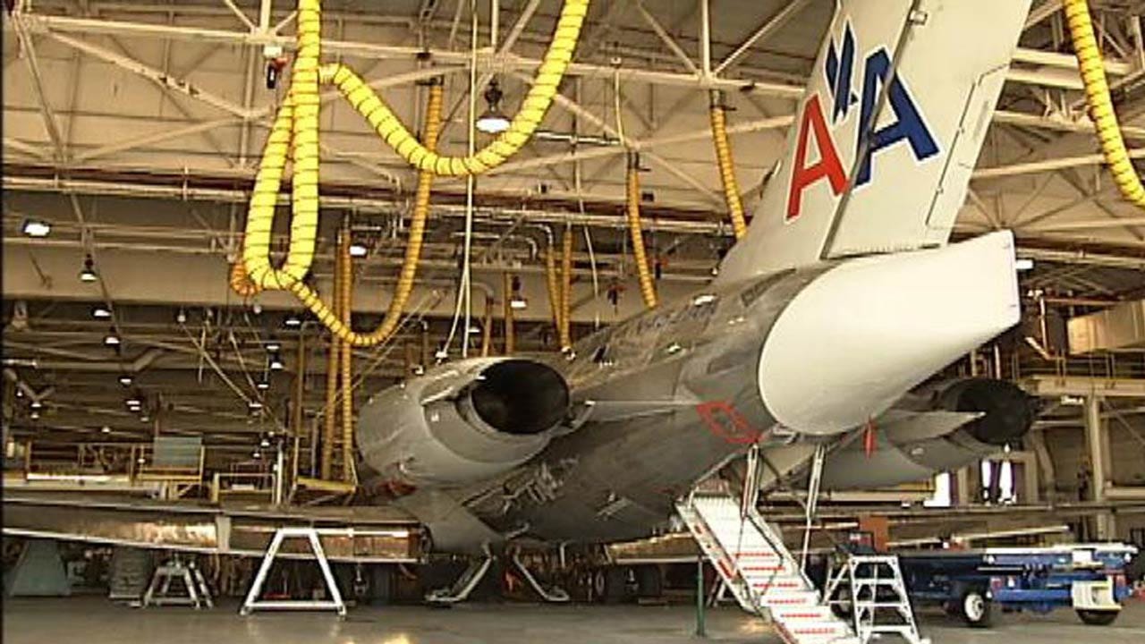 American Airlines Mechanics To Get Large Raises Under Interim Deal