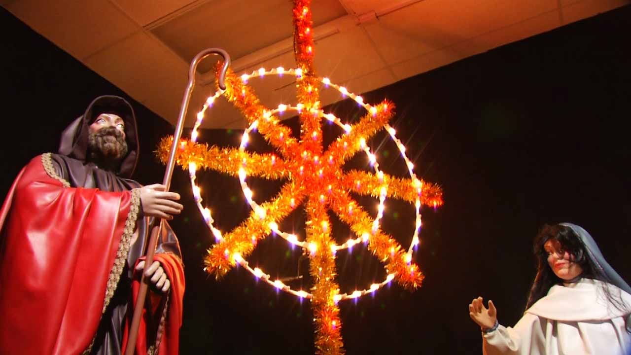 Christmas eve, day shopping in tulsa 'Kringle's Christmas Land' Opens At Promenade Mall