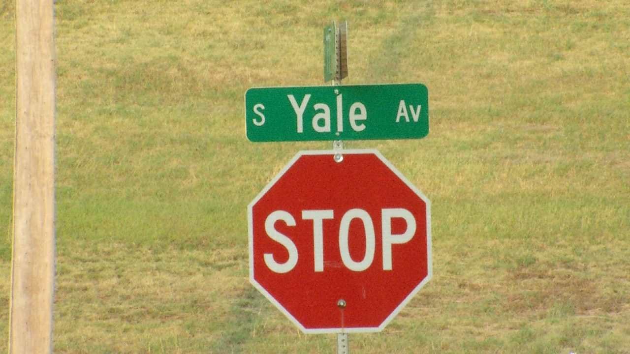 Police: Suspect Wearing Clown Makeup Attacks Tulsa Man Walking Dog