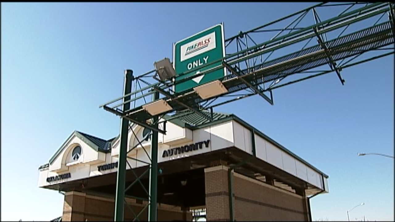 Oklahoma Turnpike Authority Says Move To 'Cashless' Toll Booths Will Take Time - Vimarsana News