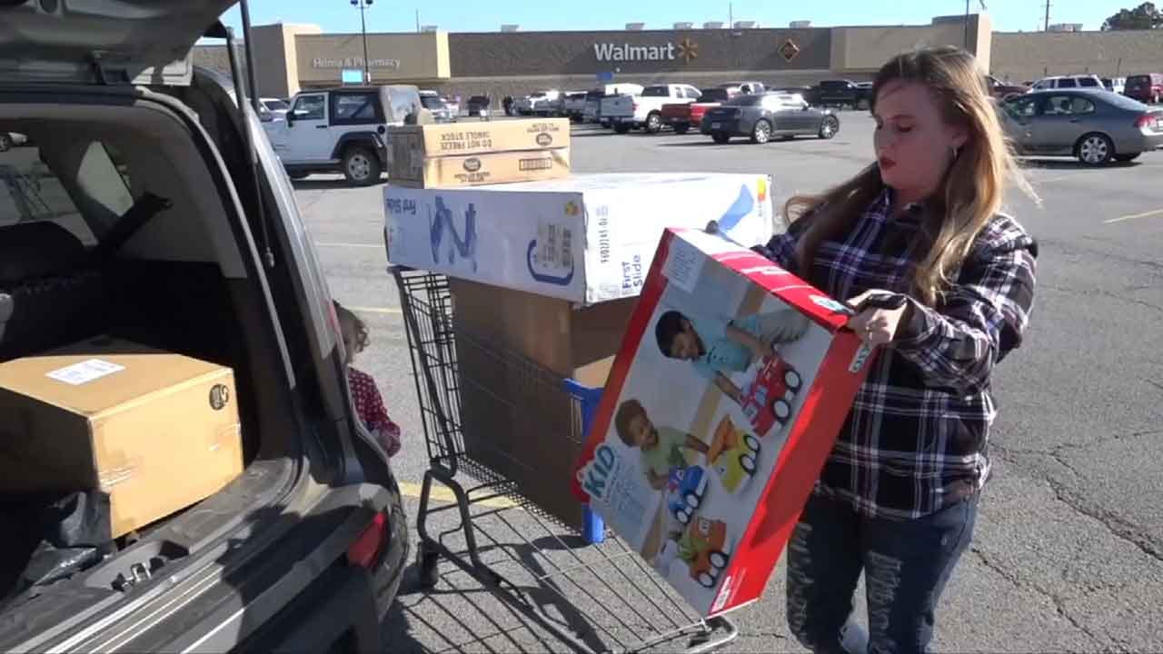 Secret Santa Pays Off Layaways At Poteau Walmart