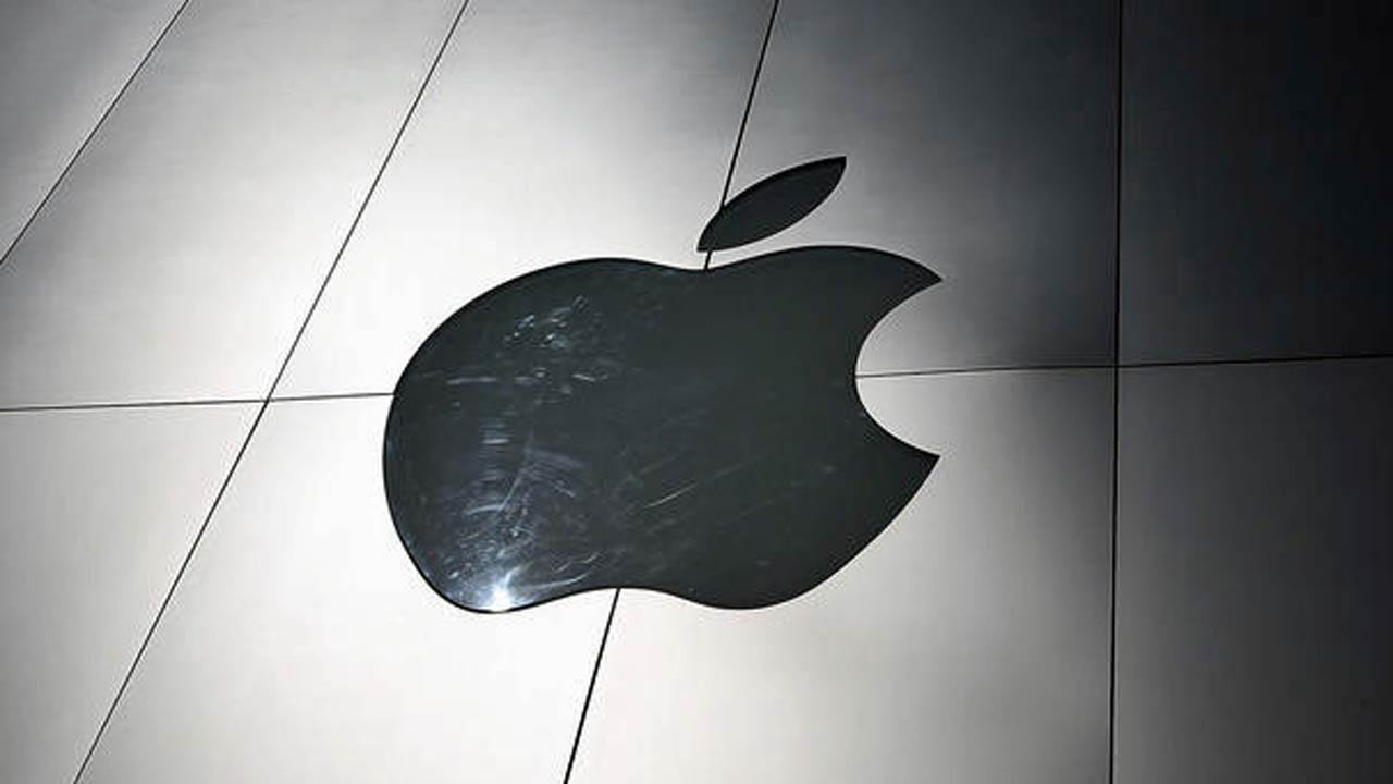 Apple Admits To Slowing Older Phones Due To Battery Issues