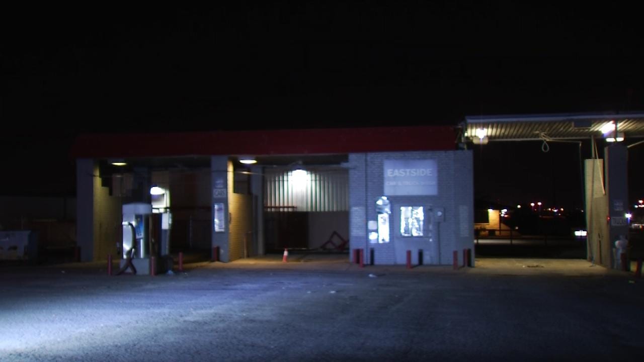 Police Woman Flees After Stabbing Man Outside Tulsa Car Wash Police Woman Flees After Stabbing Man Outside Tulsa Car Wash