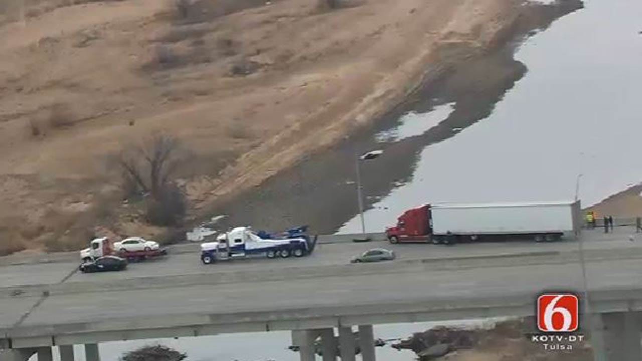 3Vehicle Wreck Backs Up Traffic On I44 At Arkansas River