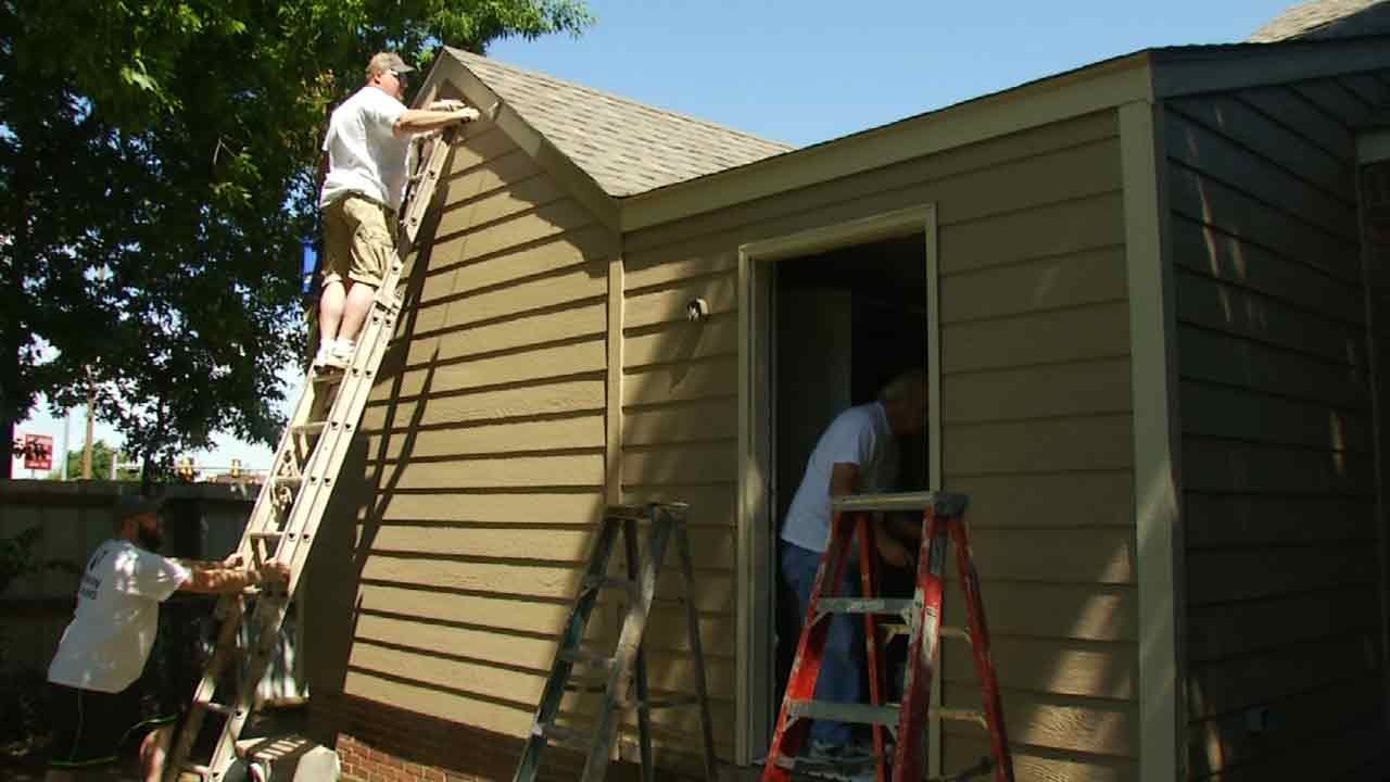 SherwinWilliams Volunteers Paint Tulsa Habitat House
