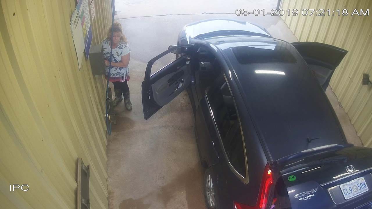 Sand Springs Police Looking For Suspects In Attempted Car Wash Theft