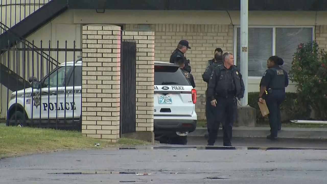 Tulsa Police Investigating After Man Reportedly Stabbed With Machete