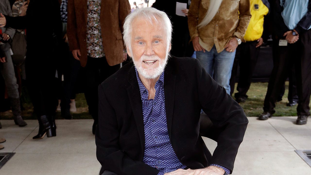 Singer Actor The Gambler Kenny Rogers Dies At 81