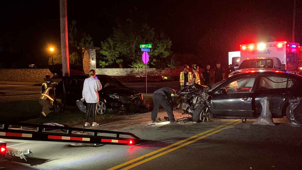 Late Night Crash Ends With No Serious Injuries
