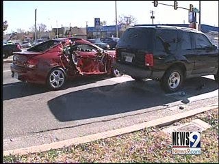 Oklahoma City Police Officer Witnesses Car Wreck