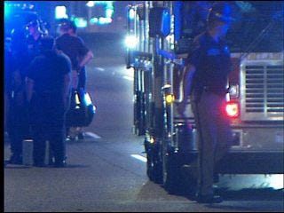 2 people killed trying to cross I-240