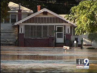 Oklahoma flood victims find little relief