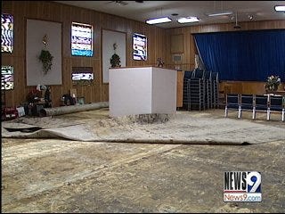 Oklahoma flood victims find little relief