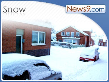 Snow closes businesses, highway in upper Midwest