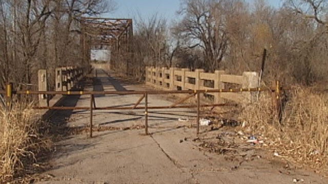 Owners Say Bar Near Chickasha Going Out Of Business Due To Bad Bridge