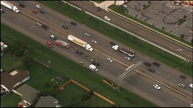 Crash Blocks Traffic On Northbound I-35 In Moore