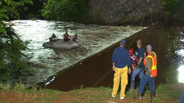 Search Continues For Teen Who Fell Off Kingfisher Dam