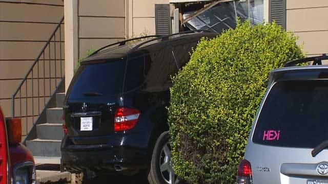 Police Suspect DUI After Car Crashes Into NW OKC Apartment
