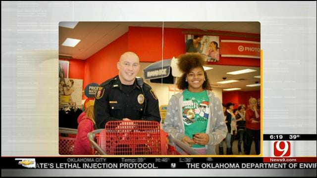 Oklahoma Police Officers Spreading Holiday Cheer