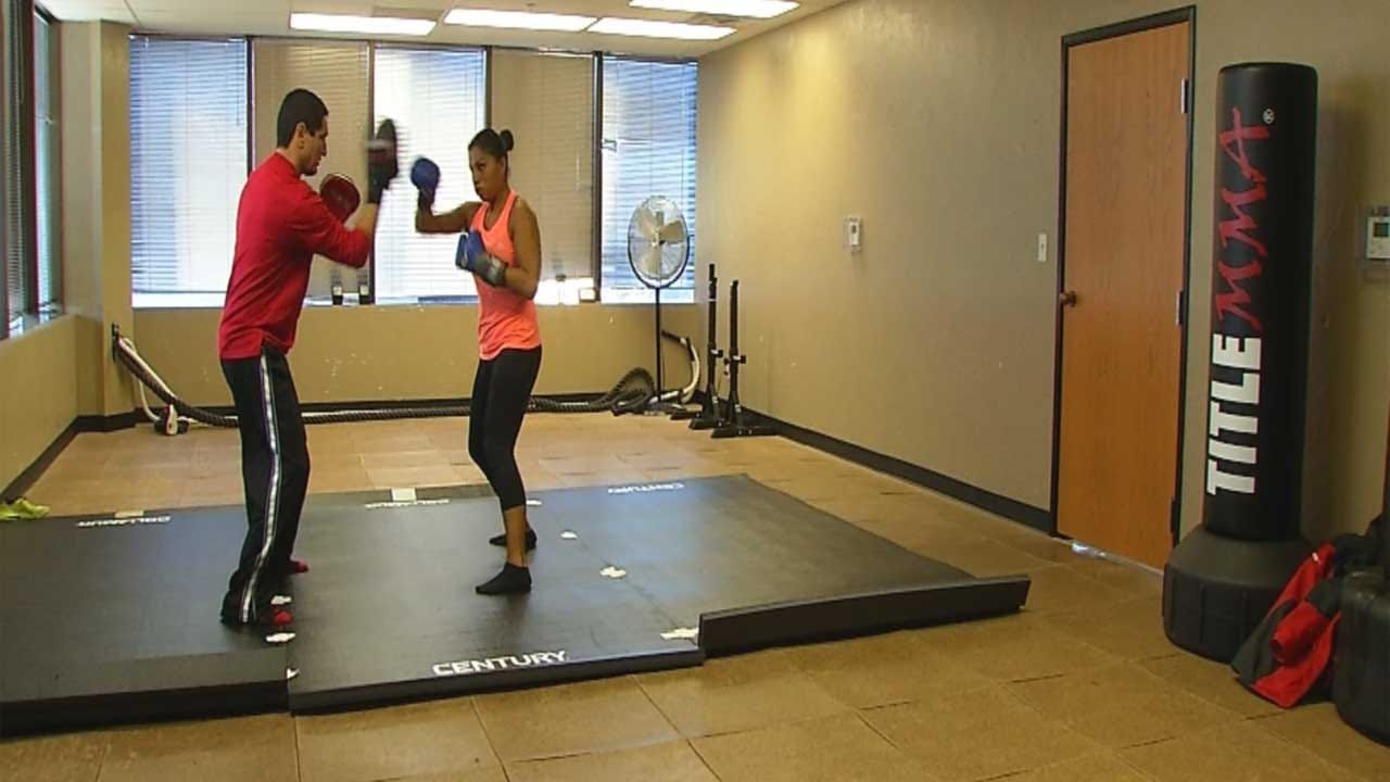 Clinic Offers Free Self-Defense Class In Time For Holiday Shopping