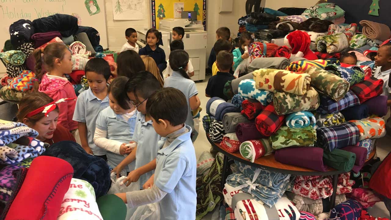 Parmelee Students Surprised With Blankets For Christmas