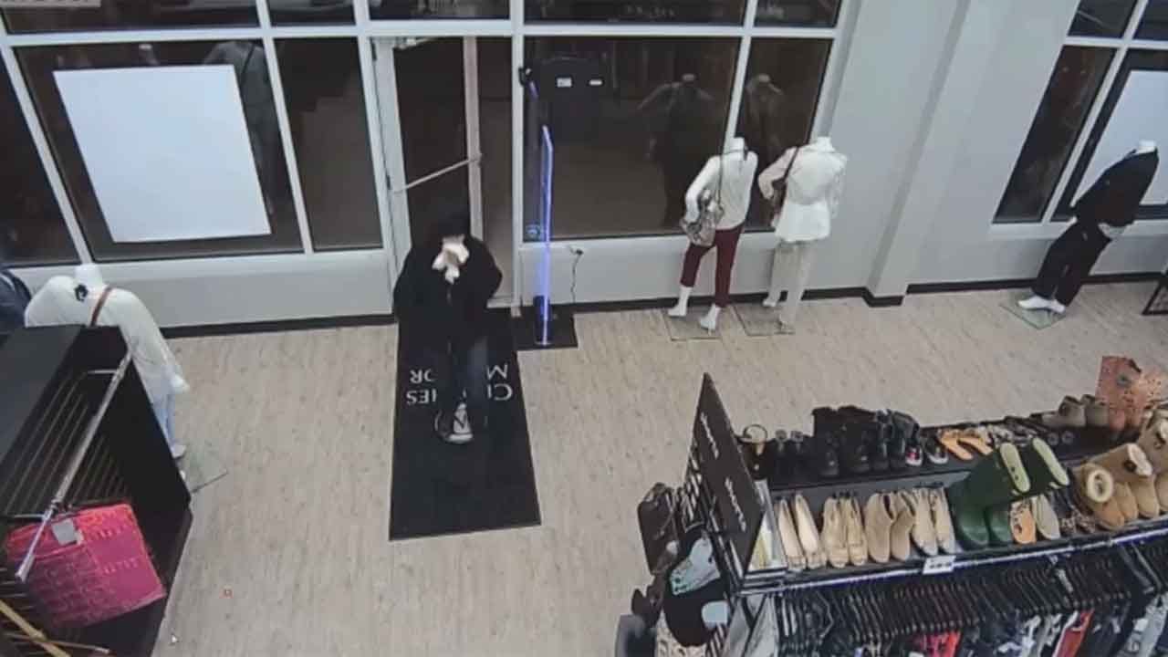 KnifeWielding Crook Robs SW OKC Clothing Store