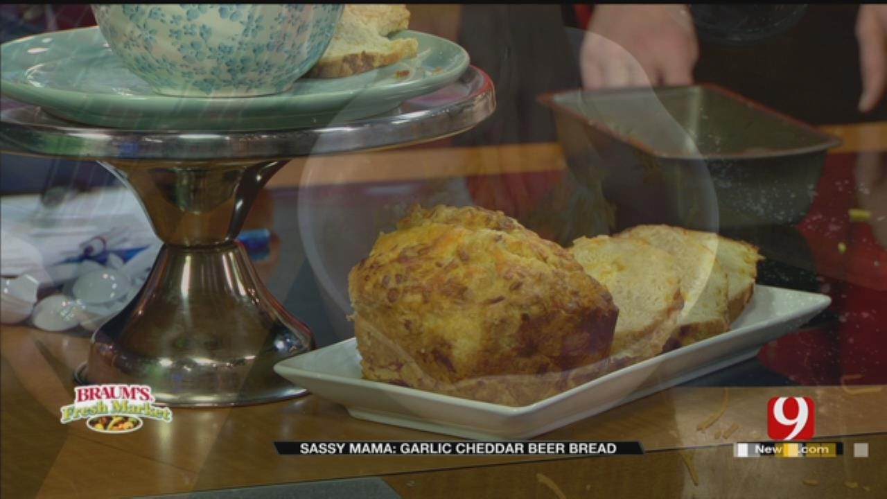 Garlic Cheddar Beer Bread