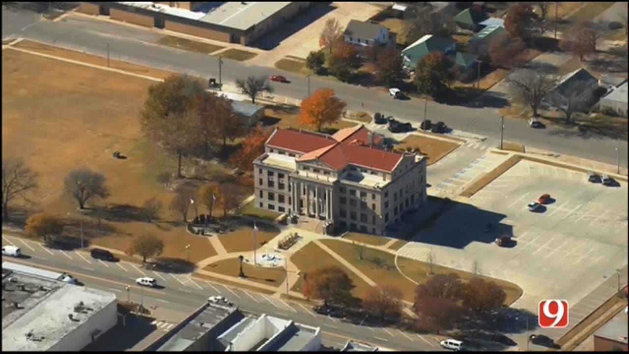 Bomb Threat Prompts Evacuation At Kay County Courthouse