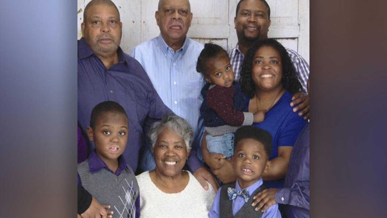 missouri duck boat accident leaves 17 dead, including 9