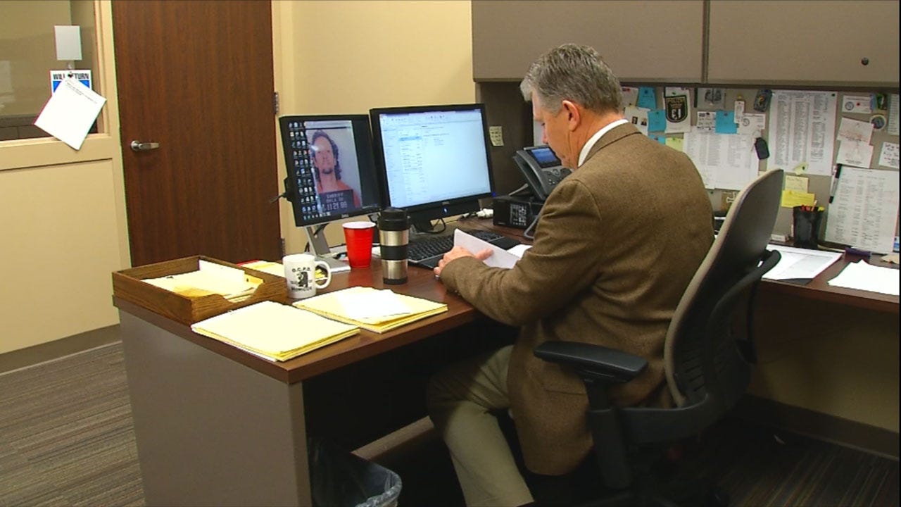 OK Detective Works To Solve Hundreds Of Cold Case Murders