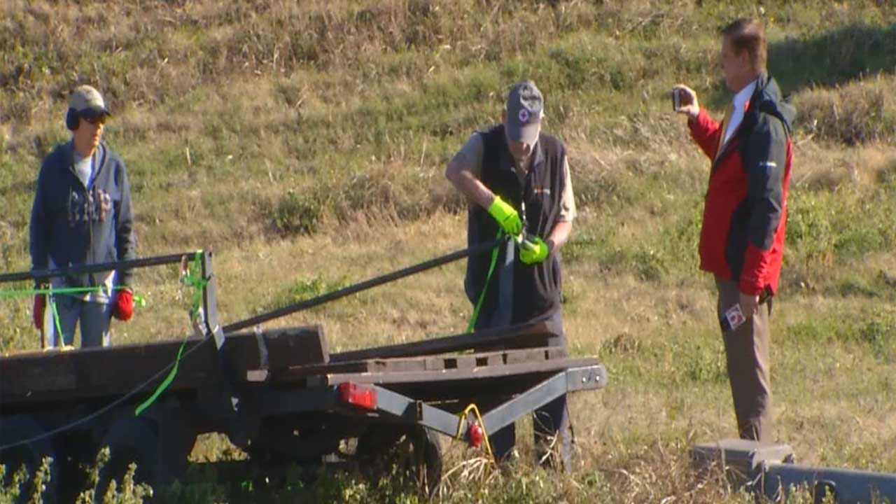 News 9 Reporter Catches Couple Trying To Take Scrap Metal From Side Of