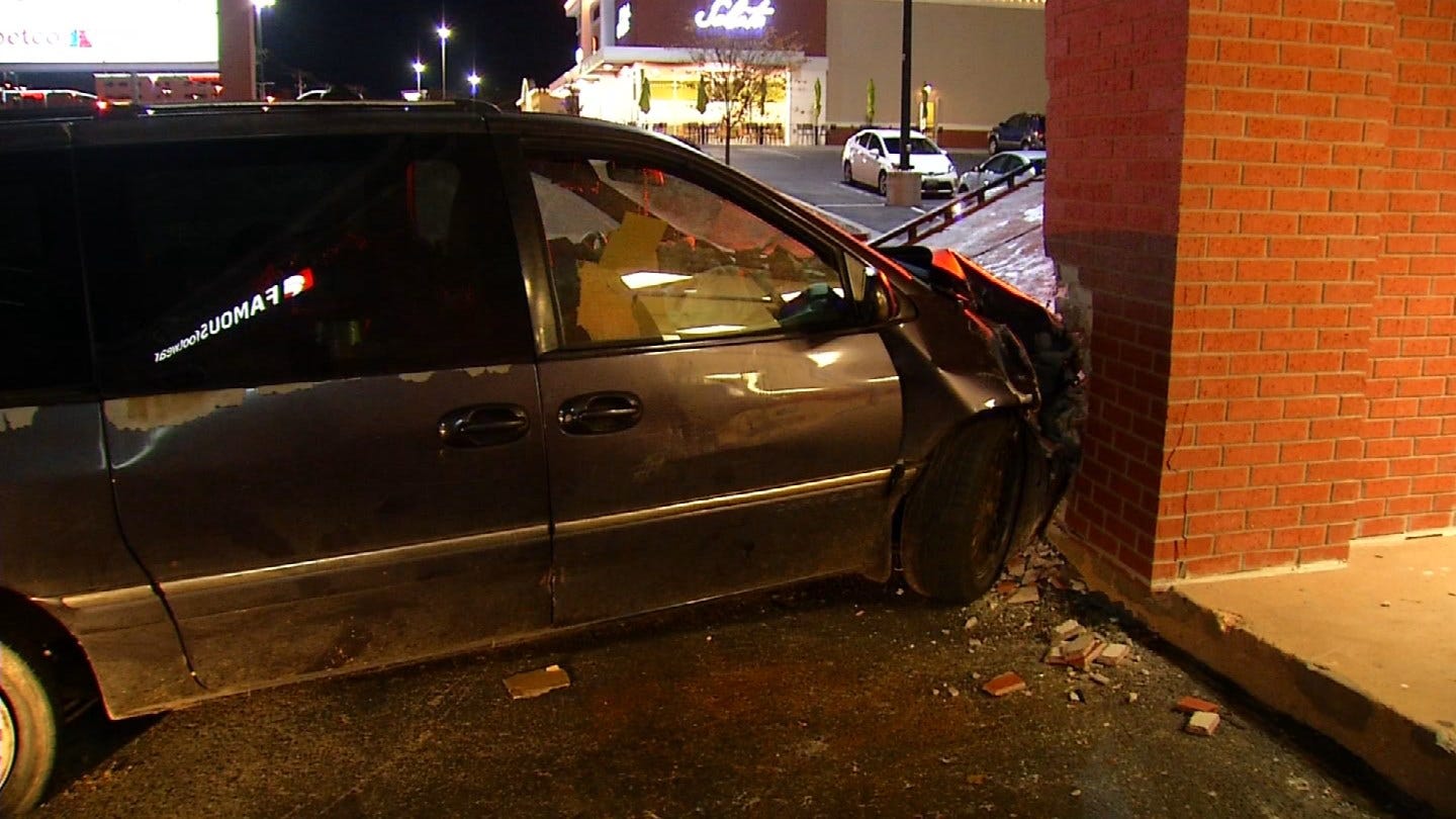 Van Crashes Into Edmond Store