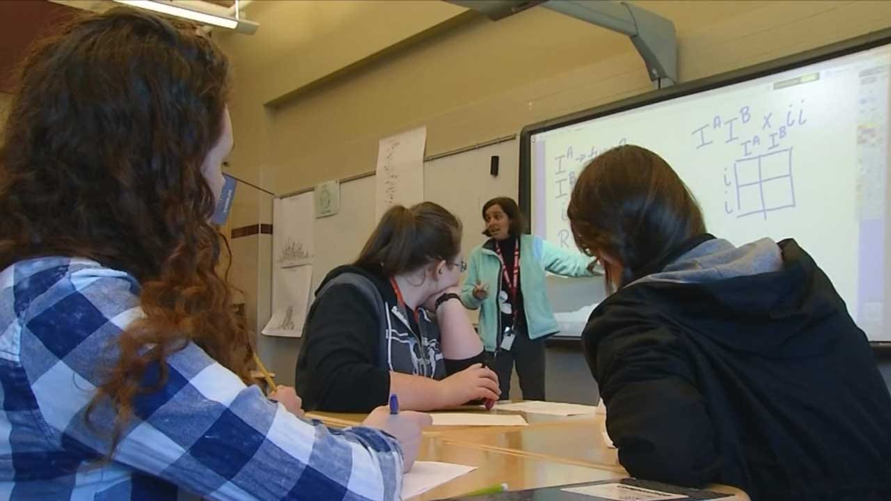 State House Committee Passes Bill For 5-Day School Week That Includes Pay Increase