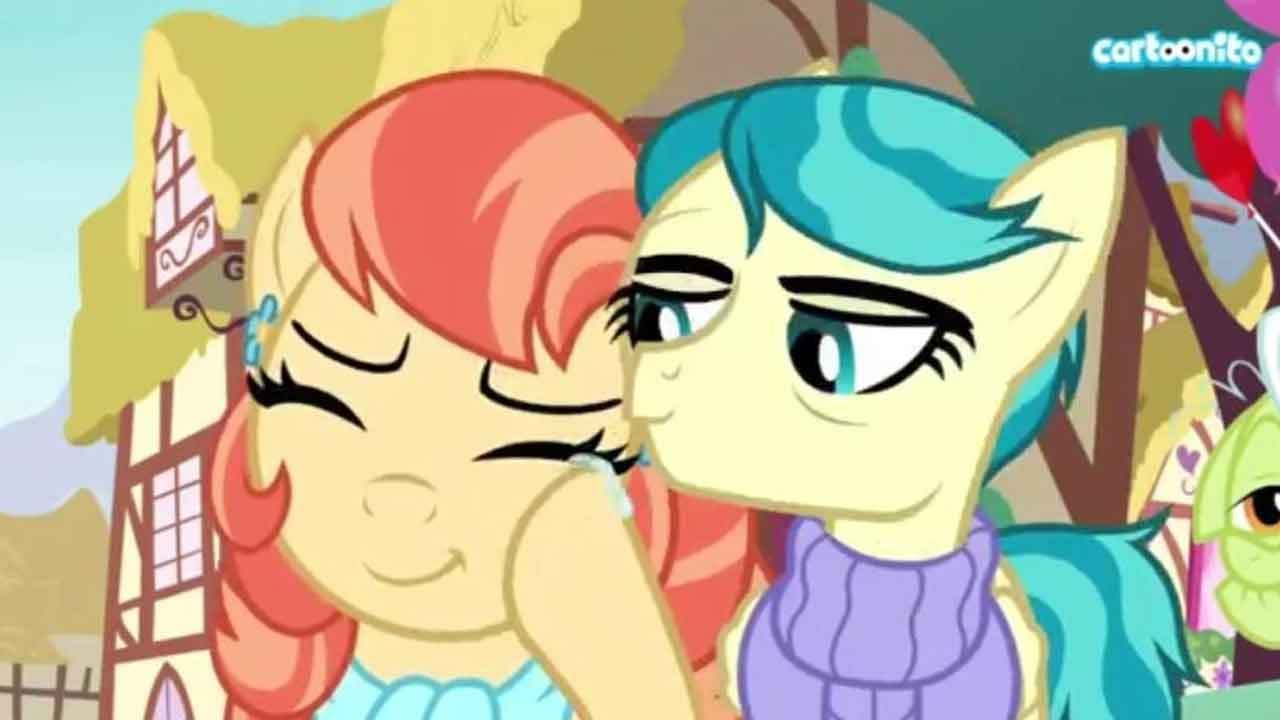 Same-Sex Couple Will Appear In Season 9 Of 'My Little Pony'