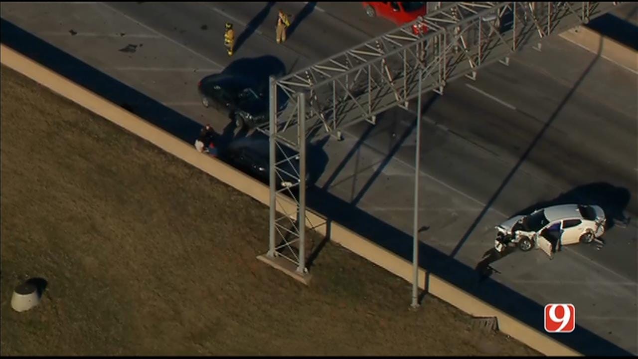 Multiple-Vehicle Crash Reported On I-35 Near NE 10