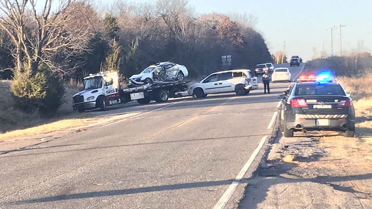 OCPD 3 Vehicles Involved In Rollover Crash On I40