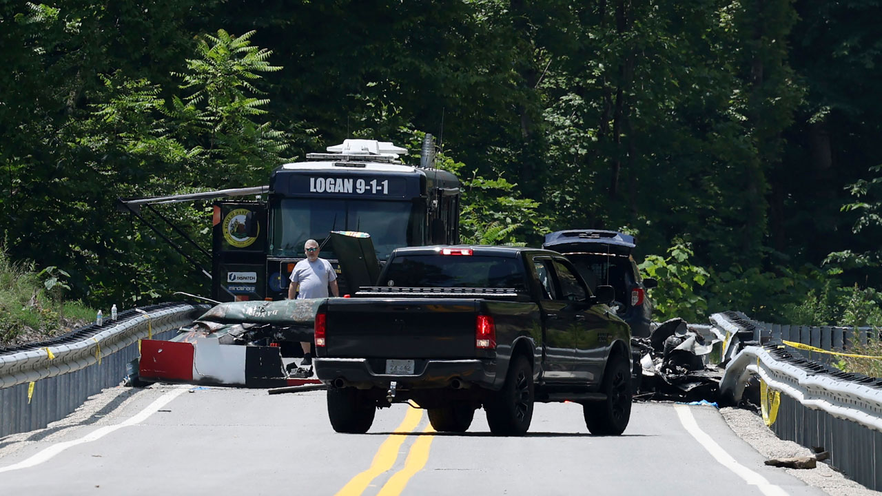 6 Die In Crash Of VietnamEra Helicopter In West Virginia