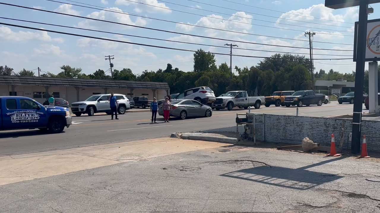 1 Injured In 2 Car Crash In Northwest Oklahoma City